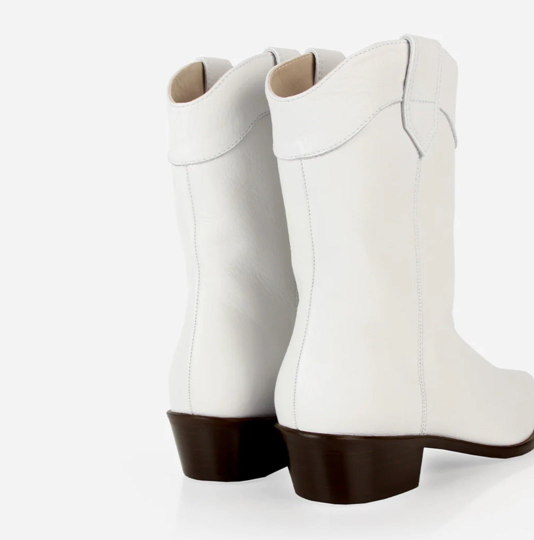 Poppy Barley West End Boots in White (Brand New) - Size 7