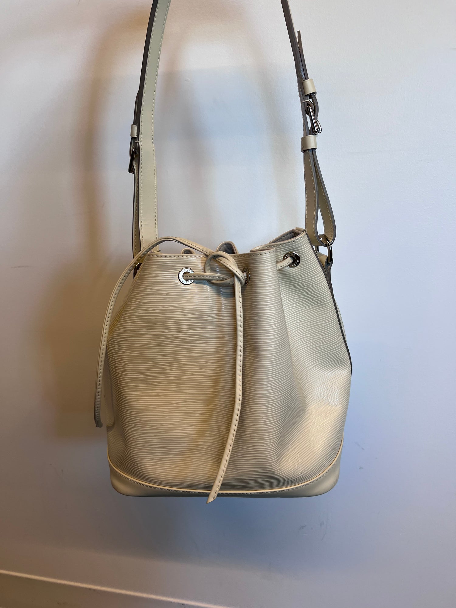 Authentic LOUIS VUITTON Epi Petit Noe NM Ivory for Sale in